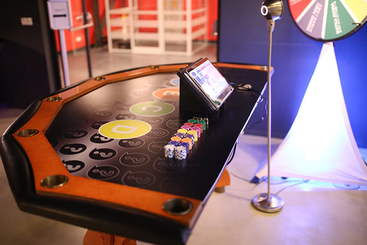 Gra zespołowa w formie multimedialnego quizu – Exclusive Party Experience